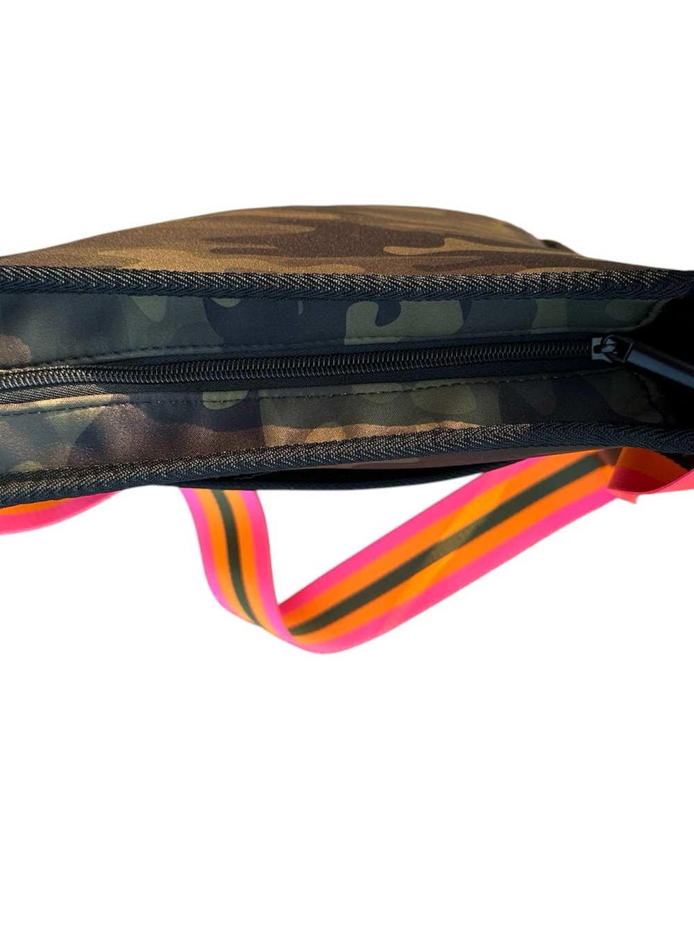 Haute Shore Blake Showoff Neoprene Camo Crossbody Bag | Like New - Picture 5 of 7